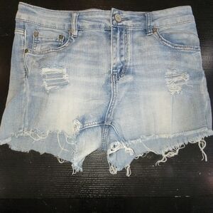 Womans shorts size 9( measures more like 6)